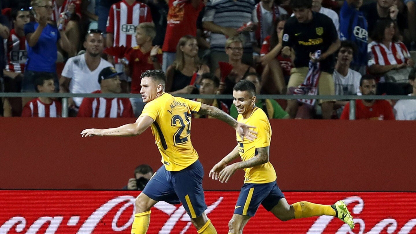 Correa celebra junto a Gim&eacute;nez su gol contra el Girona
