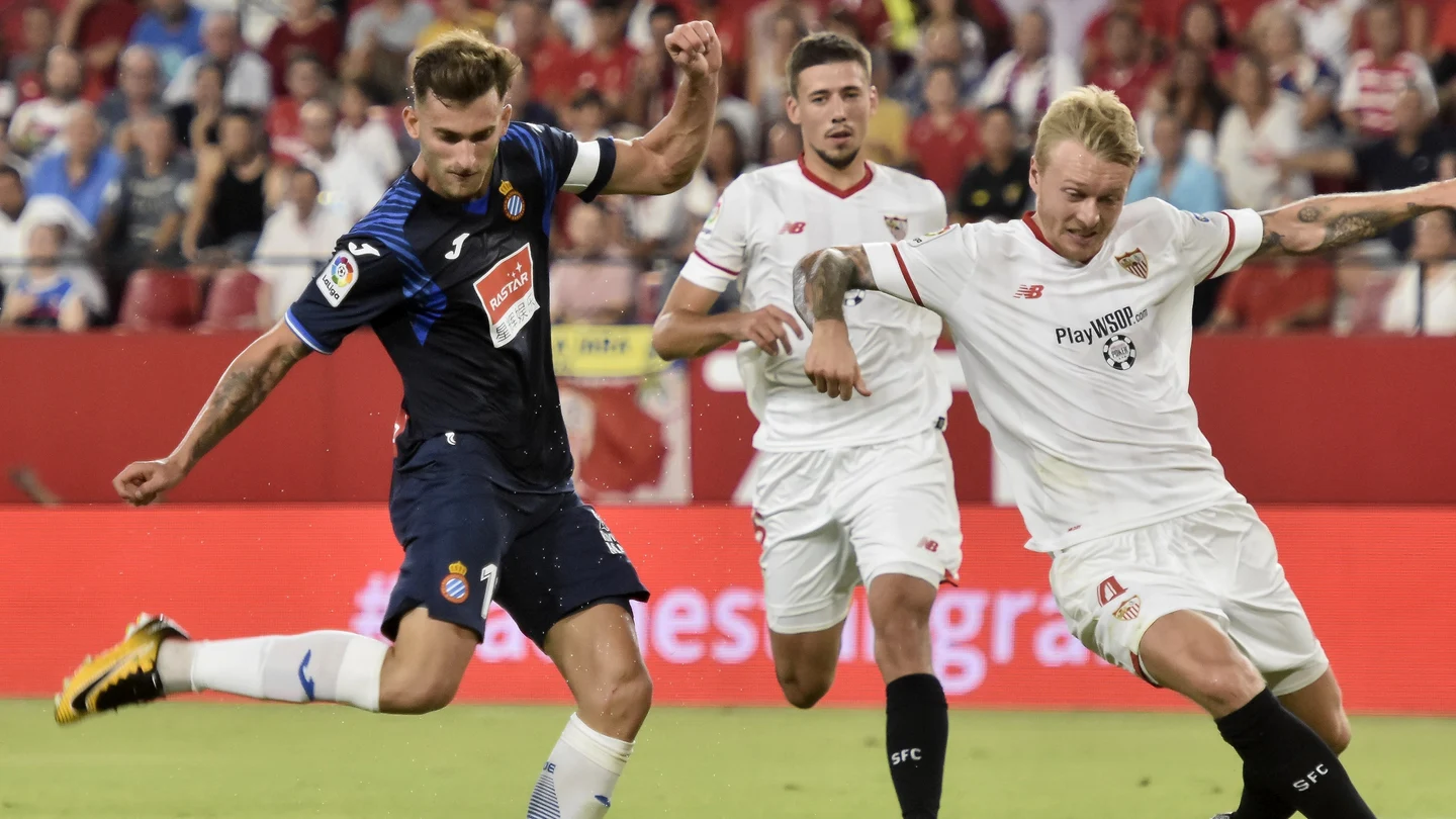 Leo Baptistao dispara a puerta durante el Sevilla - Espanyol Leo Baptistao dispara a puerta durante el Sevilla - Espanyol