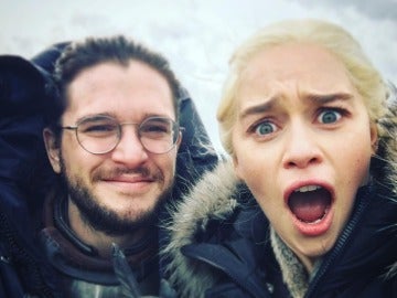 Kit Harington y Emilia Clarke Kit Harington y Emilia Clarke