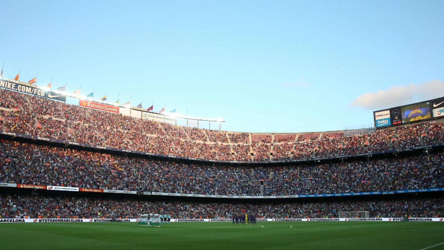 Minuto de silencio en el Camp Nou