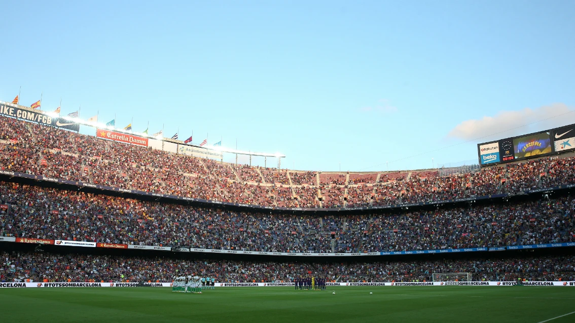 Minuto de silencio en el Camp Nou