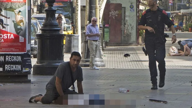 Harry Athwal, el turista británico que no quiso dejar morir solo a un niño en el suelo de La Rambla 