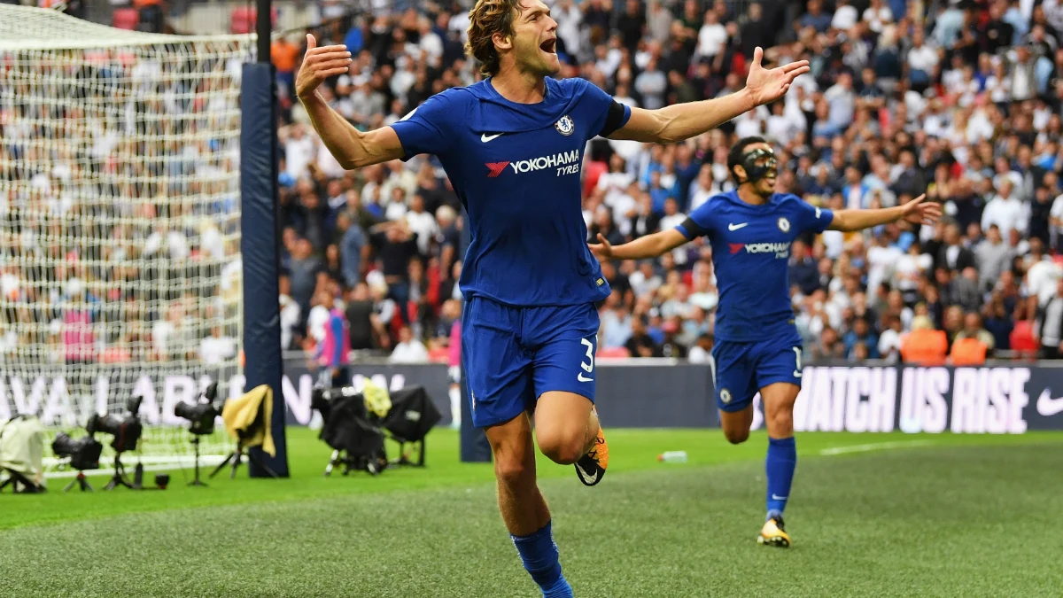 Marcos Alonso celebra un gol con el Chelsea