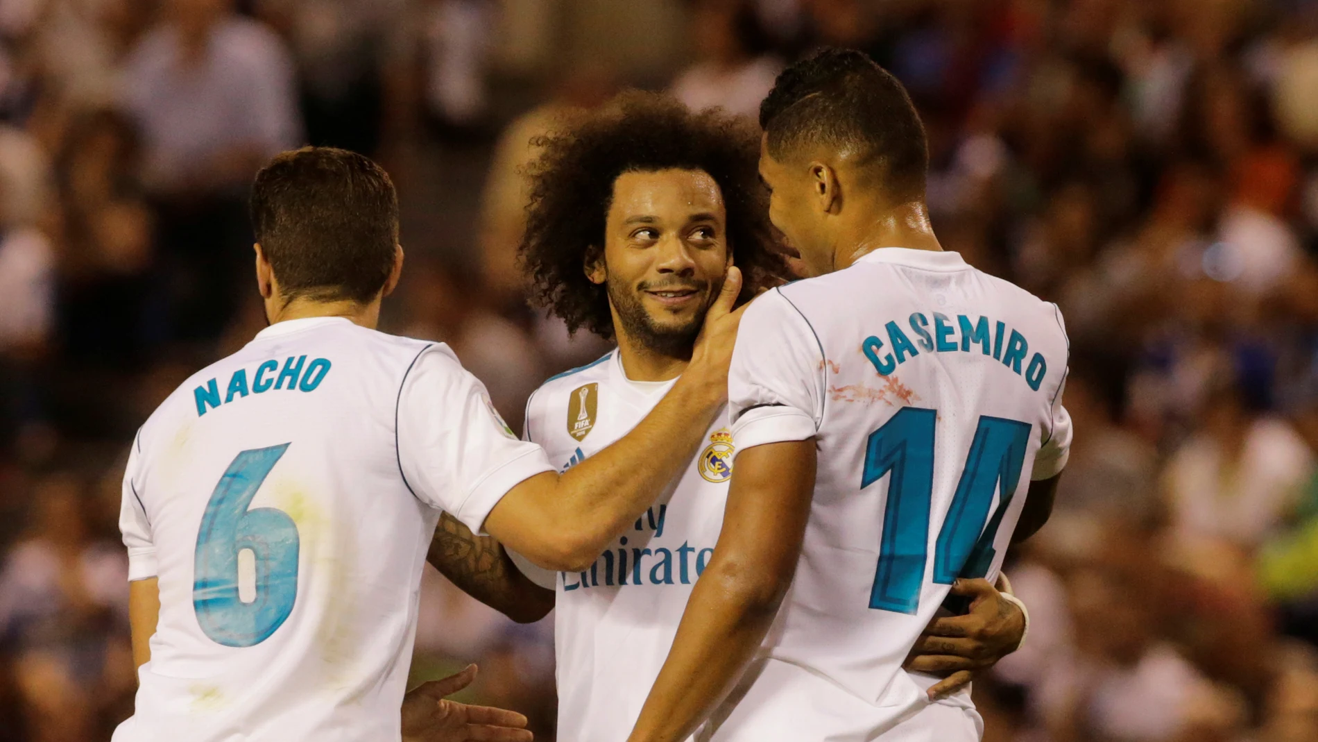 Los jugadores del Real Madrid celebran el gol de Casemiro frente al Deportivo