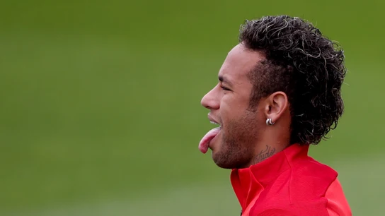 Neymar, durante un entrenamiento con el PSG Neymar, durante un entrenamiento con el PSG