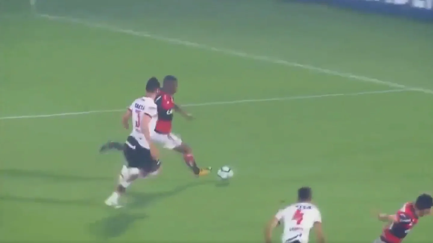Vinicius, durante un partido con el Flamengo Vinicius, durante un partido con el Flamengo