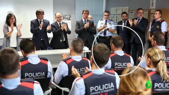 Los Mossos junto al president de la Generalitat Los Mossos junto al president de la Generalitat