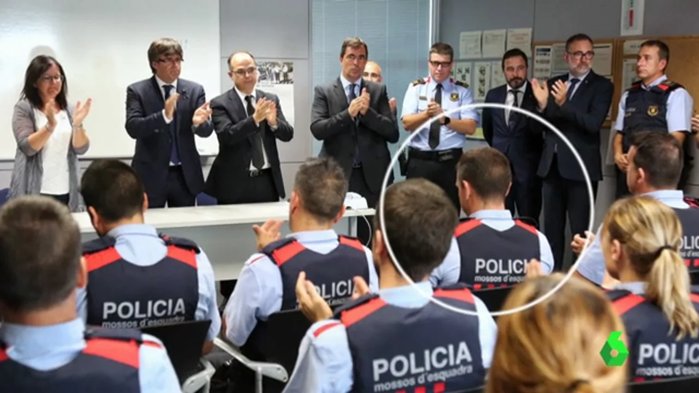 Los Mossos junto al president de la Generalitat Los Mossos junto al president de la Generalitat