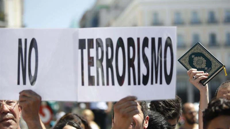 Musulmanes se concentran en Madrid en contra del terrorismo yihadista