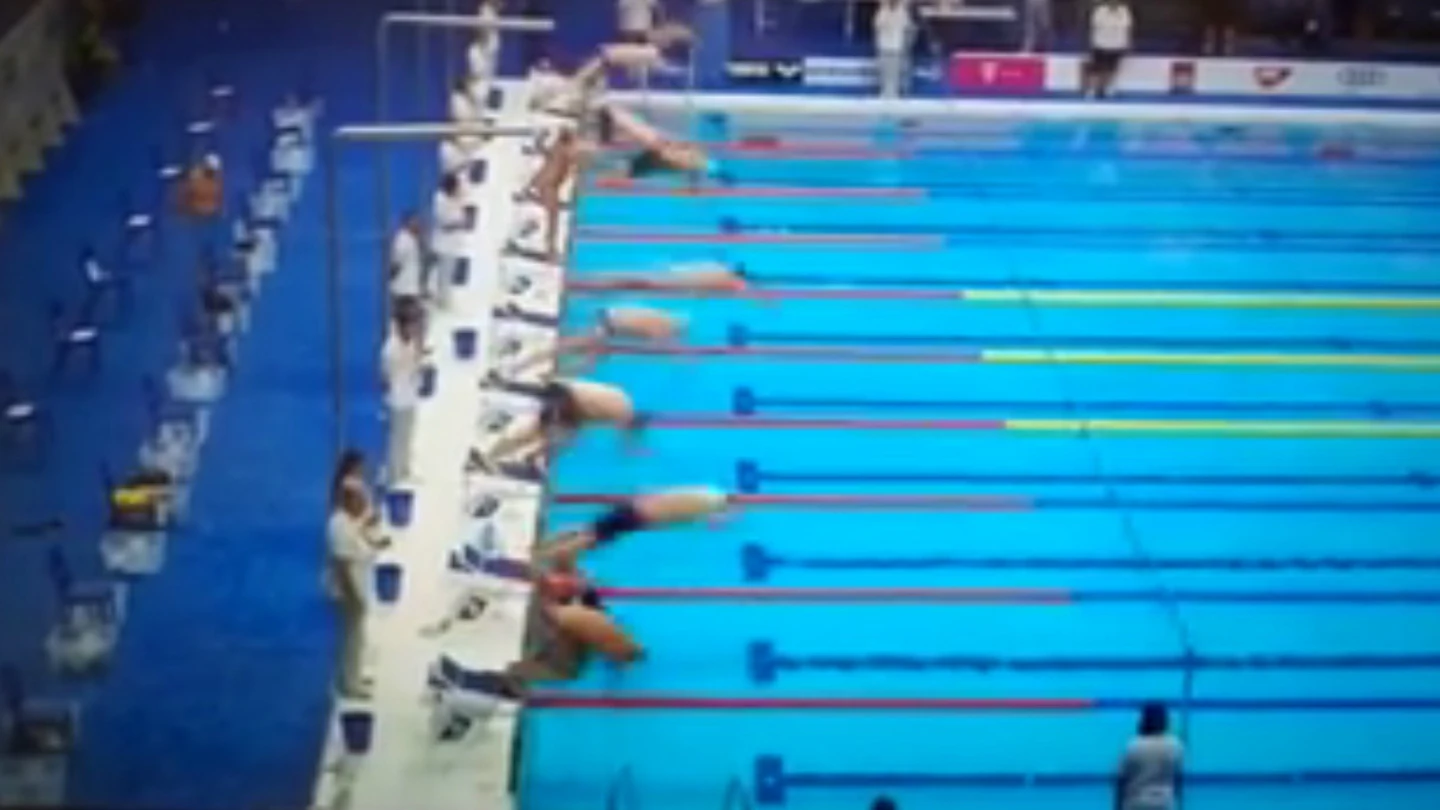 Español se queda parado en competición de natación Español se queda parado en competición de natación