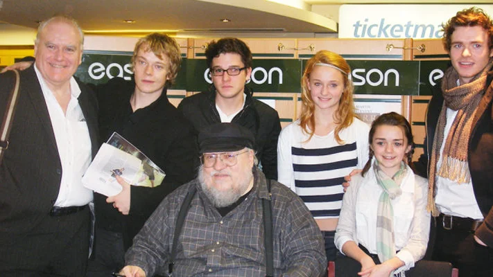 Una imagen de los protagonistas con George RR Martin en 2009