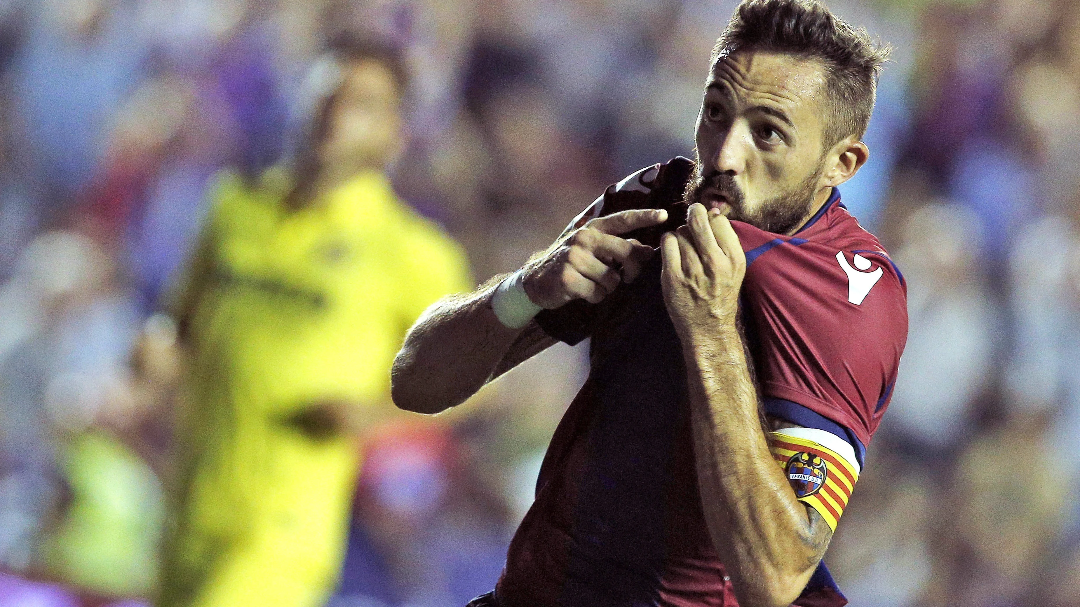 Morales celebra su gol con el Levante