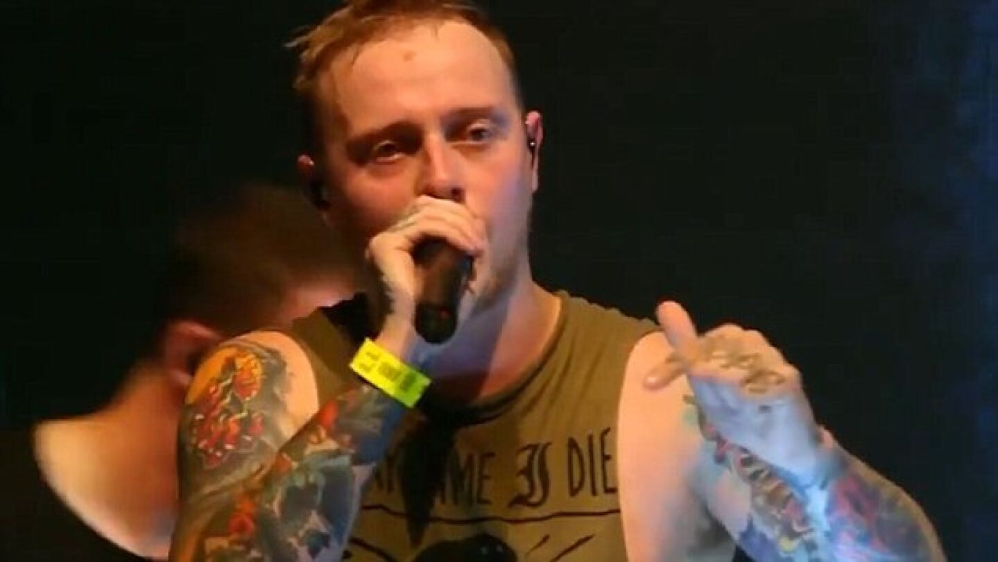 Sam Carter, cantante de Architect, para un concierto para denunciar una agresi&oacute;n sexual entre el p&uacute;blico