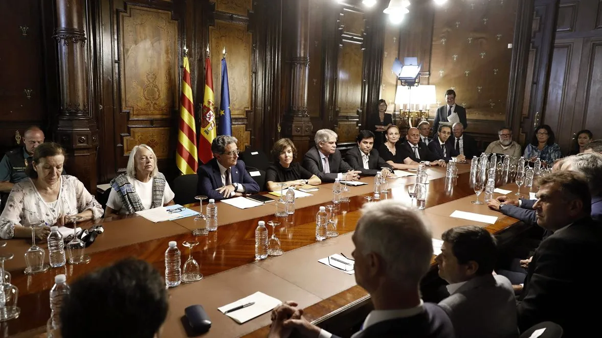 Santamaría en la reunión con los cónsules de países con víctimas en los atentados de Barcelona y Cambrils 