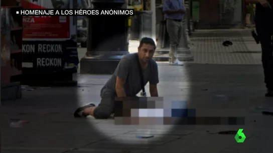 Solidaridad frente al terror: los héroes anónimos que se jugaron la vida para ayudar a los demás en el atentado de Barcelona Solidaridad frente al terror: los héroes anónimos que se jugaron la vida para ayudar a los demás en el atentado de Barcelona