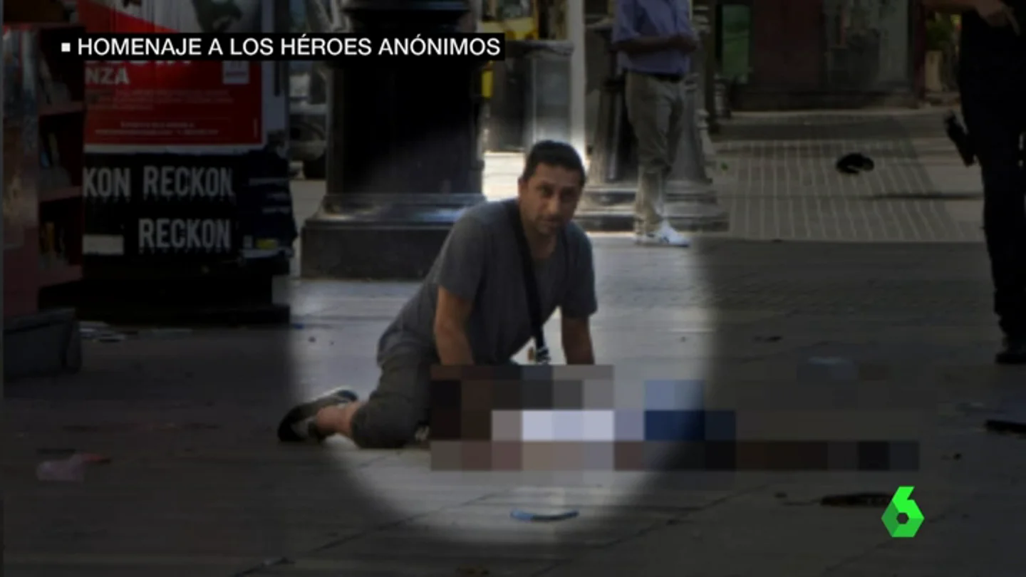 Solidaridad frente al terror: los héroes anónimos que se jugaron la vida para ayudar a los demás en el atentado de Barcelona Solidaridad frente al terror: los héroes anónimos que se jugaron la vida para ayudar a los demás en el atentado de Barcelona