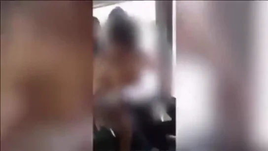 Detienen a los jóvenes que intentaron violar a una joven marroquí en un autobús a plena luz del día Detienen a los jóvenes que intentaron violar a una joven marroquí en un autobús a plena luz del día