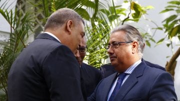 El ministro del Interior, Juan Ignacio Zoido,d, y su homólogo marroquí, Abdeluafi Laftit