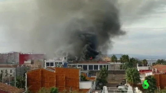 Incendio en una discoteca de la playa de la Malvarrosa Incendio en una discoteca de la playa de la Malvarrosa