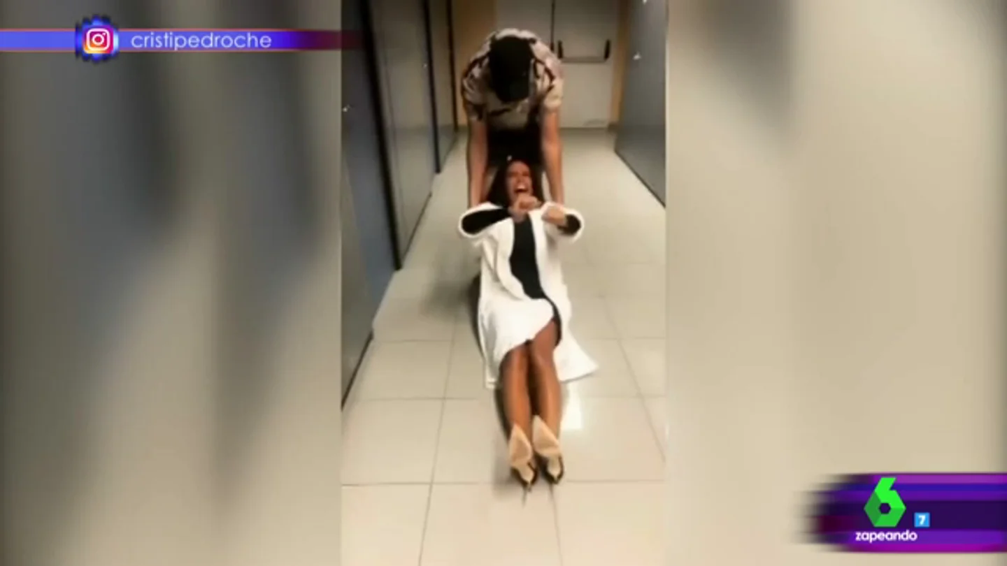 Cristina Pedroche "a rastras" en Zapeando Cristina Pedroche "a rastras" en Zapeando