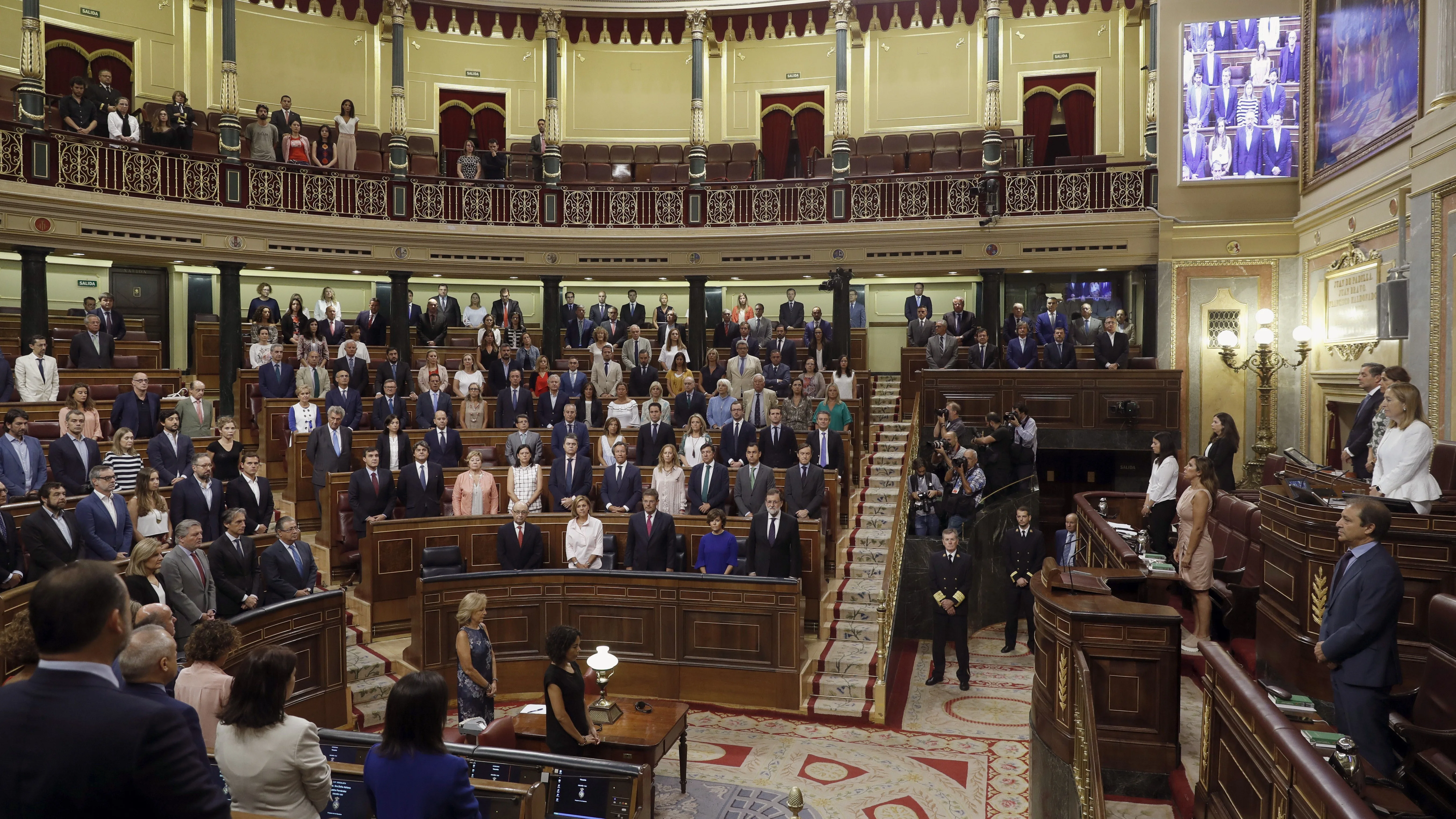 Minuto de silencio en el Congreso por las víctimas de los atentados en Cataluña