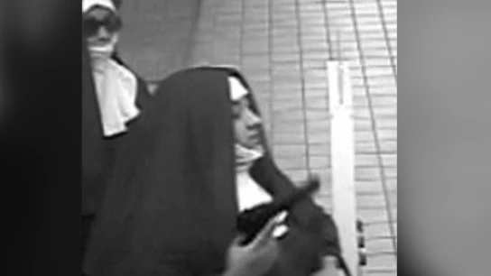 El FBI busca a dos mujeres que intentaron atracar un banco disfrazadas de monja El FBI busca a dos mujeres que intentaron atracar un banco disfrazadas de monja