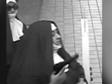 El FBI busca a dos mujeres que intentaron atracar un banco disfrazadas de monja El FBI busca a dos mujeres que intentaron atracar un banco disfrazadas de monja