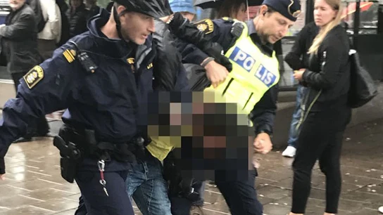 La Policía de Estocolmo detiene al supuesto agresor de dos agentes La Policía de Estocolmo detiene al supuesto agresor de dos agentes