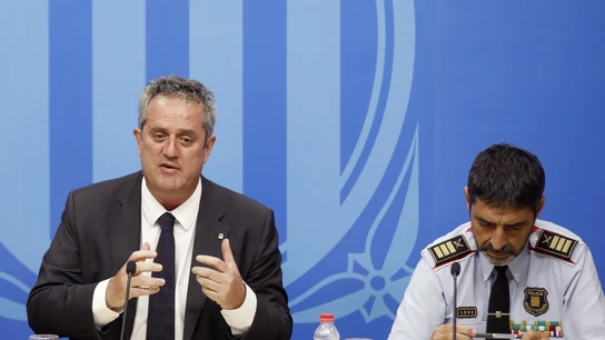 El conseller de Interior, Joaquim Forn, junto al mayor de los Mossos d'Esquadra El conseller de Interior, Joaquim Forn, junto al mayor de los Mossos d'Esquadra