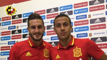 Koke y Thiago Alcántara en rueda de prensa