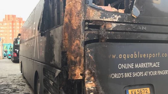 Así apareció el autobús del Aqua Blue Sport Así apareció el autobús del Aqua Blue Sport