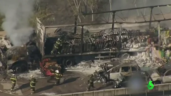 Dos muertos y 20 heridos tras un incendio provocado por un accidente en cadena en São Paulo Dos muertos y 20 heridos tras un incendio provocado por un accidente en cadena en São Paulo