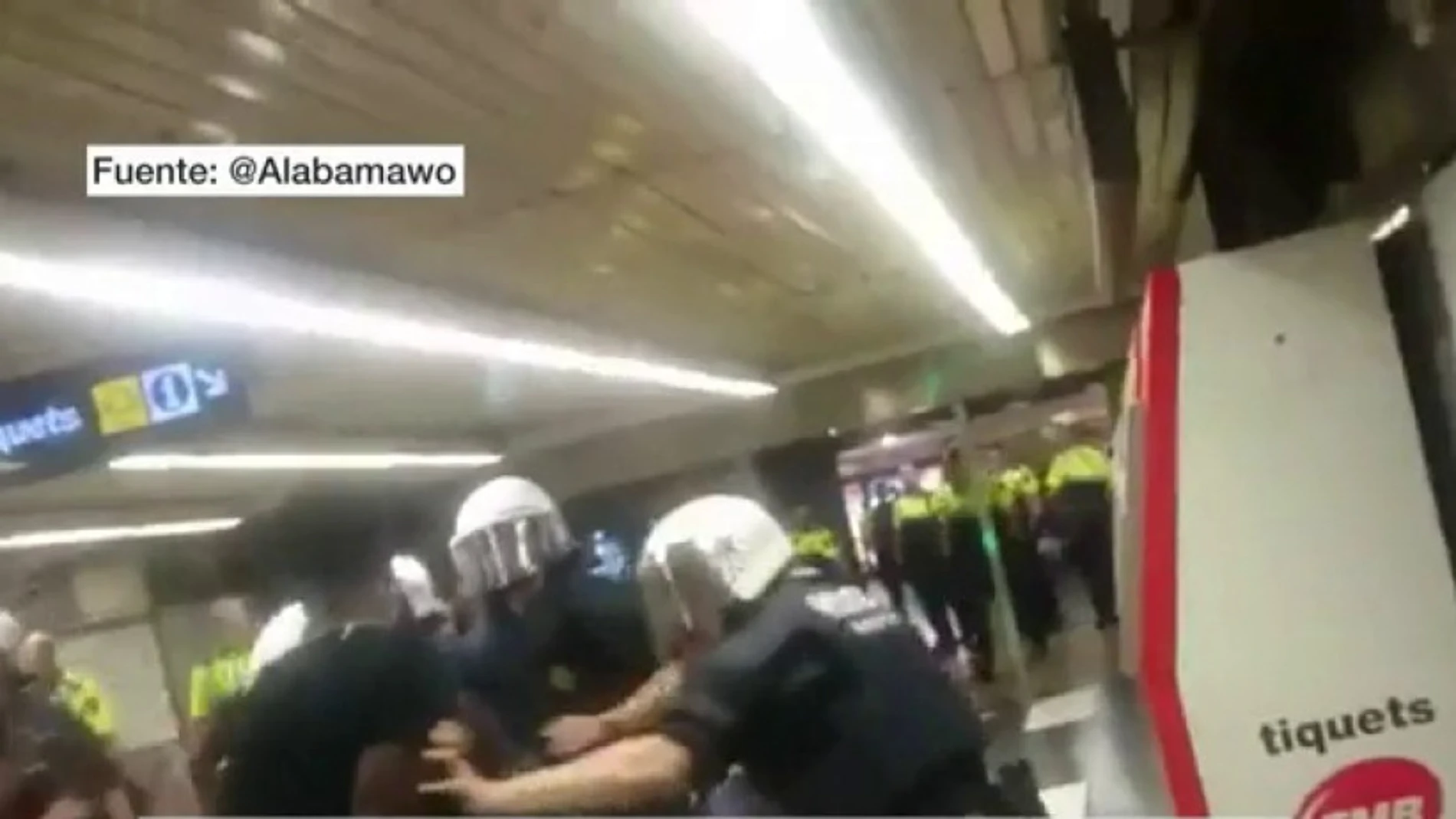 Enfrentamientos entre manteros y Guardia Urbana en Barcelon