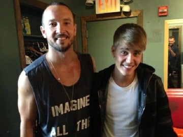 Justin Bieber con el pastor de la Hillsong Justin Bieber con el pastor de la Hillsong