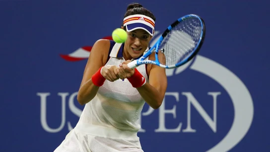 Muguruza devuelve la bola a su rival en el US Open Muguruza devuelve la bola a su rival en el US Open