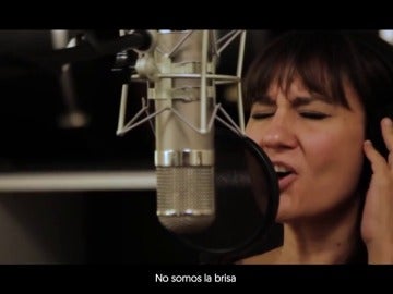 'Hijas del Cierzo': El himno de Amaral para "dar fuerza" al deporte femenino 'Hijas del Cierzo': El himno de Amaral para "dar fuerza" al deporte femenino
