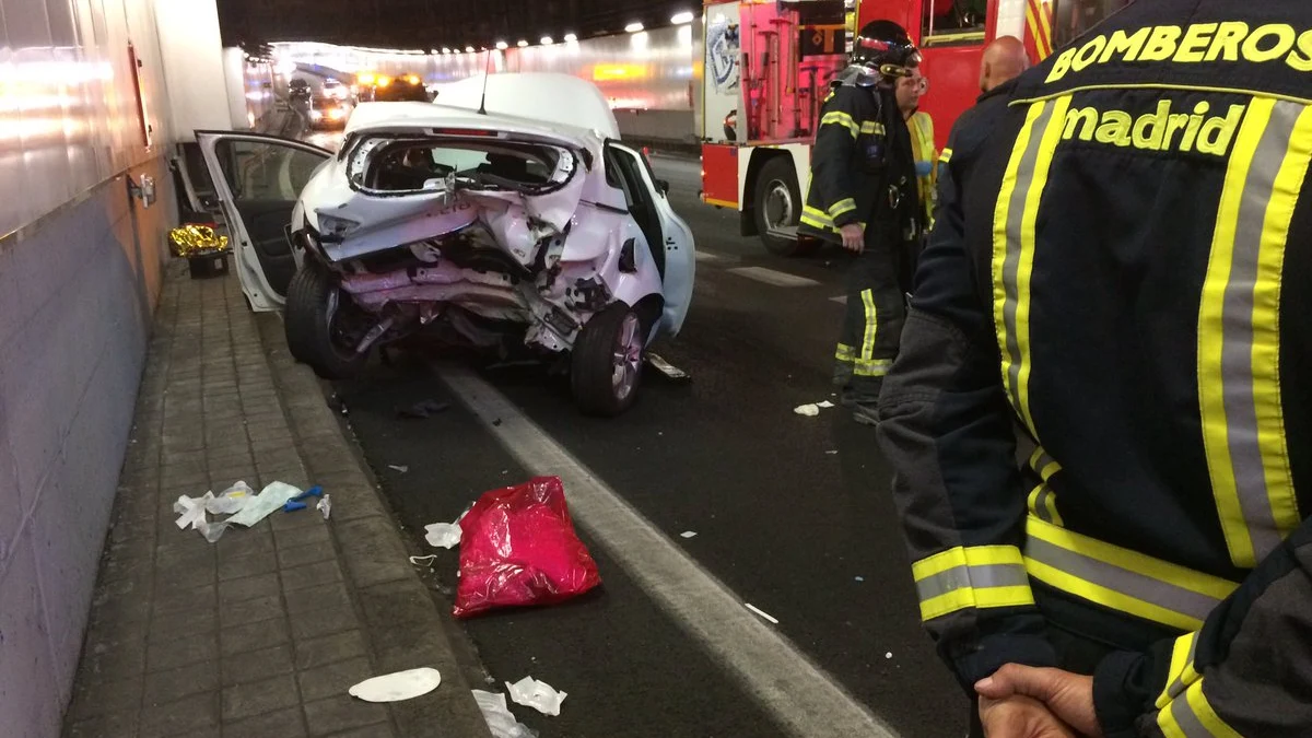 Así ha quedado uno de los coches involucrados en el accidente