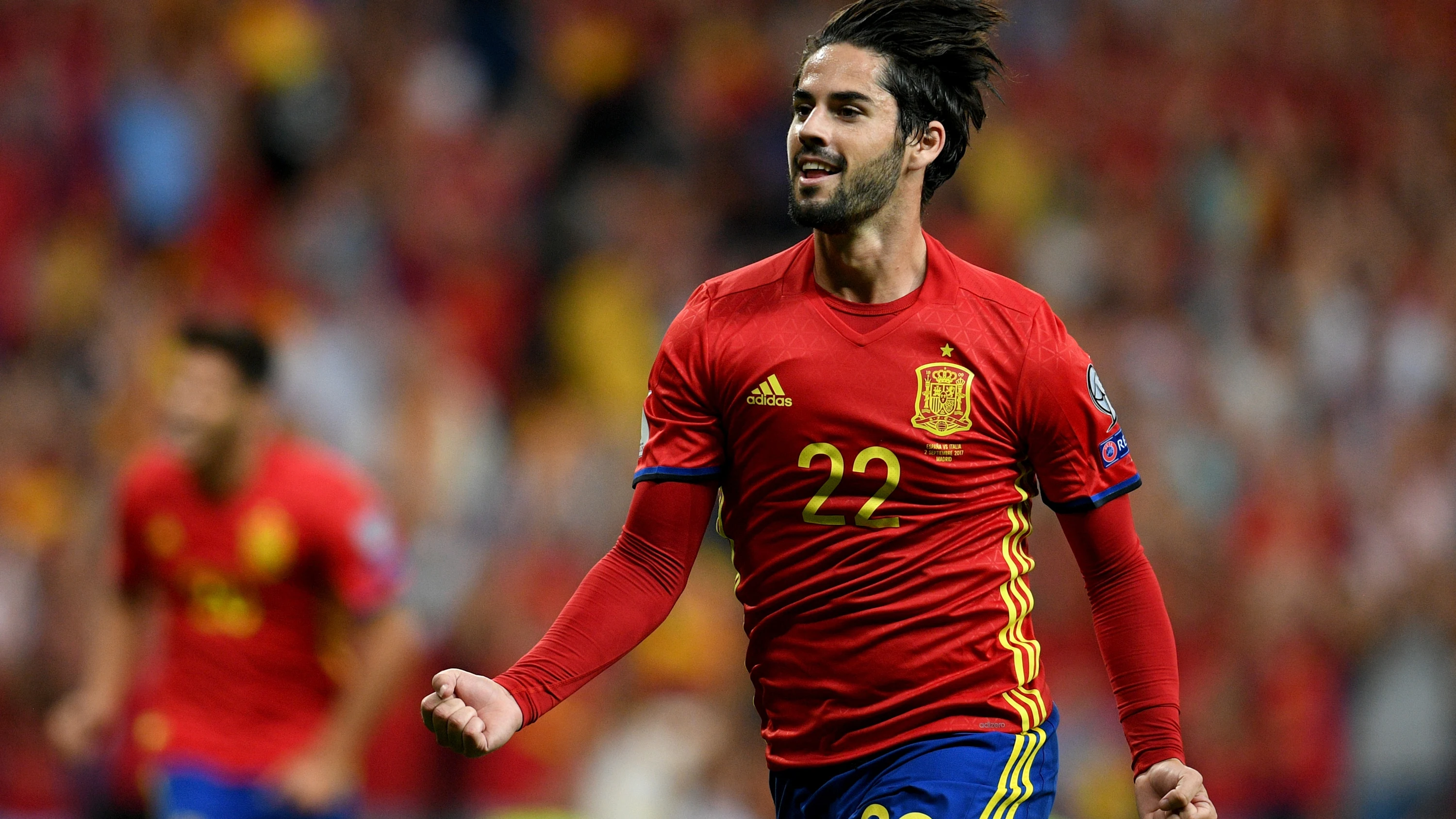 Isco celebra un gol con la selección española