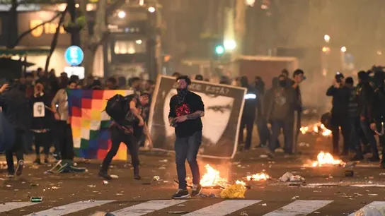 La manifestación terminó con un enfrentamiento con la policía La manifestación terminó con un enfrentamiento con la policía