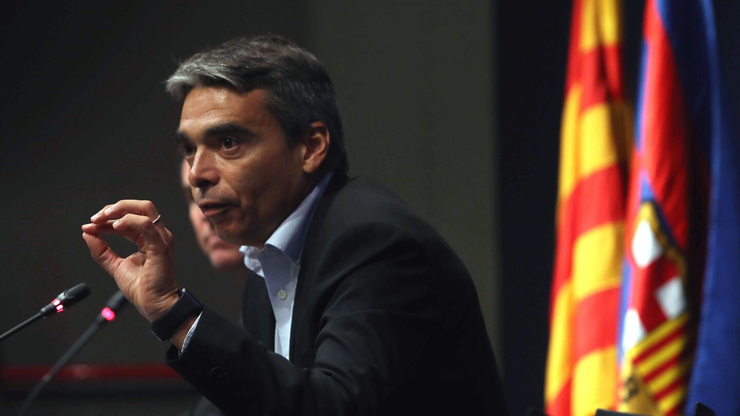 Albert Soler, director de deportes profesionales del Bar&ccedil;a, en rueda de prensa