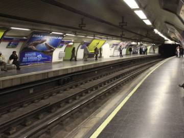 El andén de la estación de metro de Ópera El andén de la estación de metro de Ópera