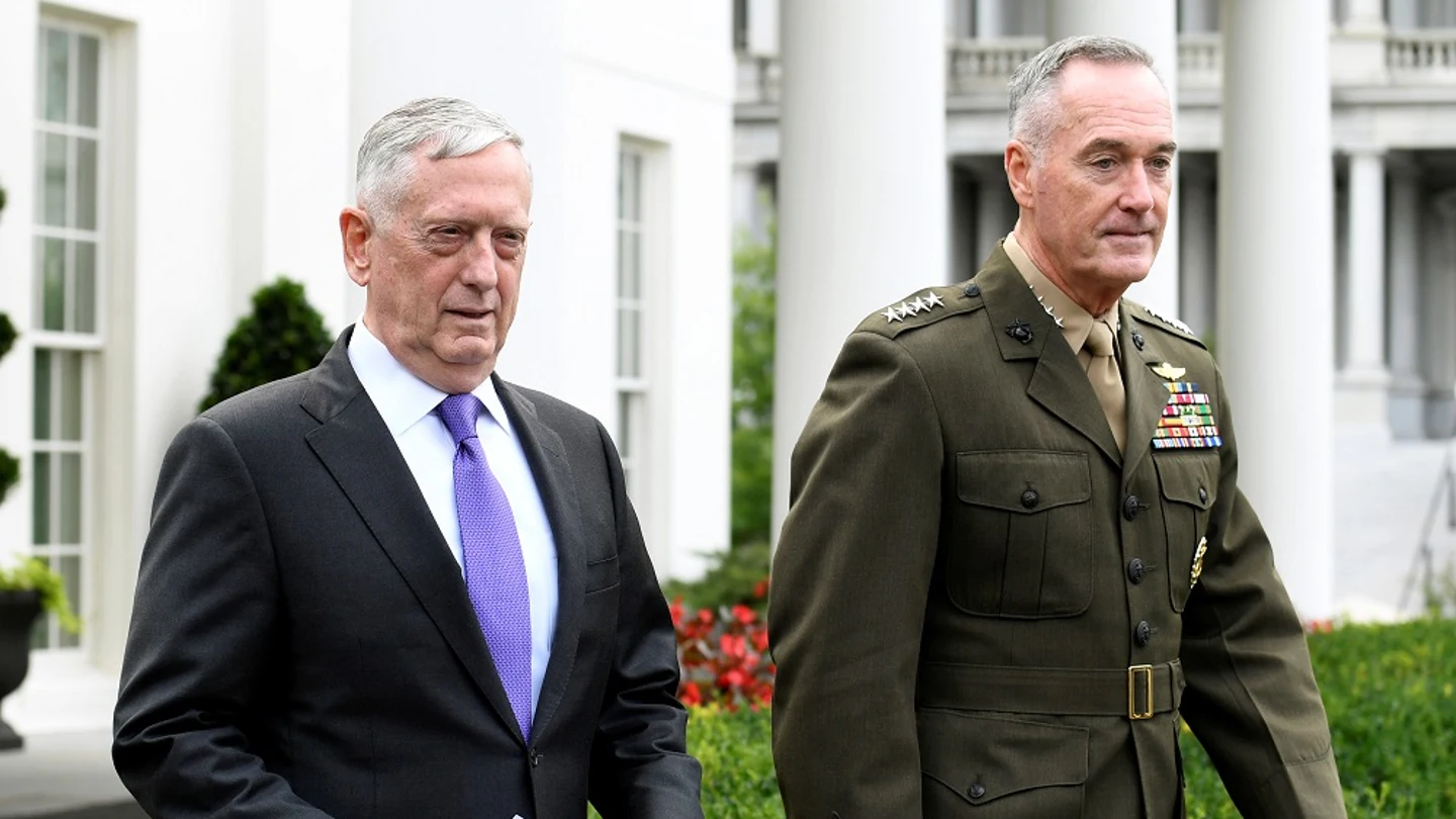 El Secretario de Defensa James Mattis junto al presidente del Estado Mayor Conjunto de los Estados Unidos, Joseph Dunford El Secretario de Defensa James Mattis junto al presidente del Estado Mayor Conjunto de los Estados Unidos, Joseph Dunford