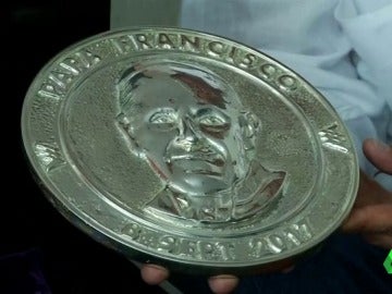 Fabrican medallones hechos con las balas fundidas usadas en el conflicto armado contra las FARC Fabrican medallones hechos con las balas fundidas usadas en el conflicto armado contra las FARC