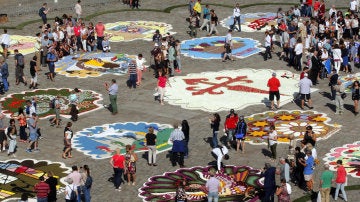 La plaza de Obradoiro se ha llenado de mosaicos florales