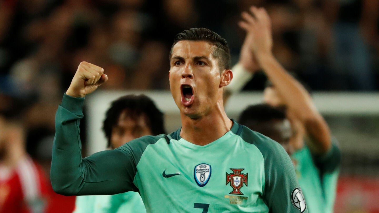 Cristiano Ronaldo celebra la victoria de la selecci&oacute;n de Portugal