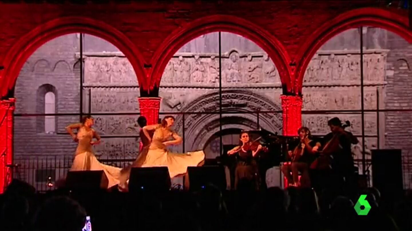 M&uacute;sica y baile en Ripoll para homenajear a las v&iacute;ctimas y rechazar el terrorismo