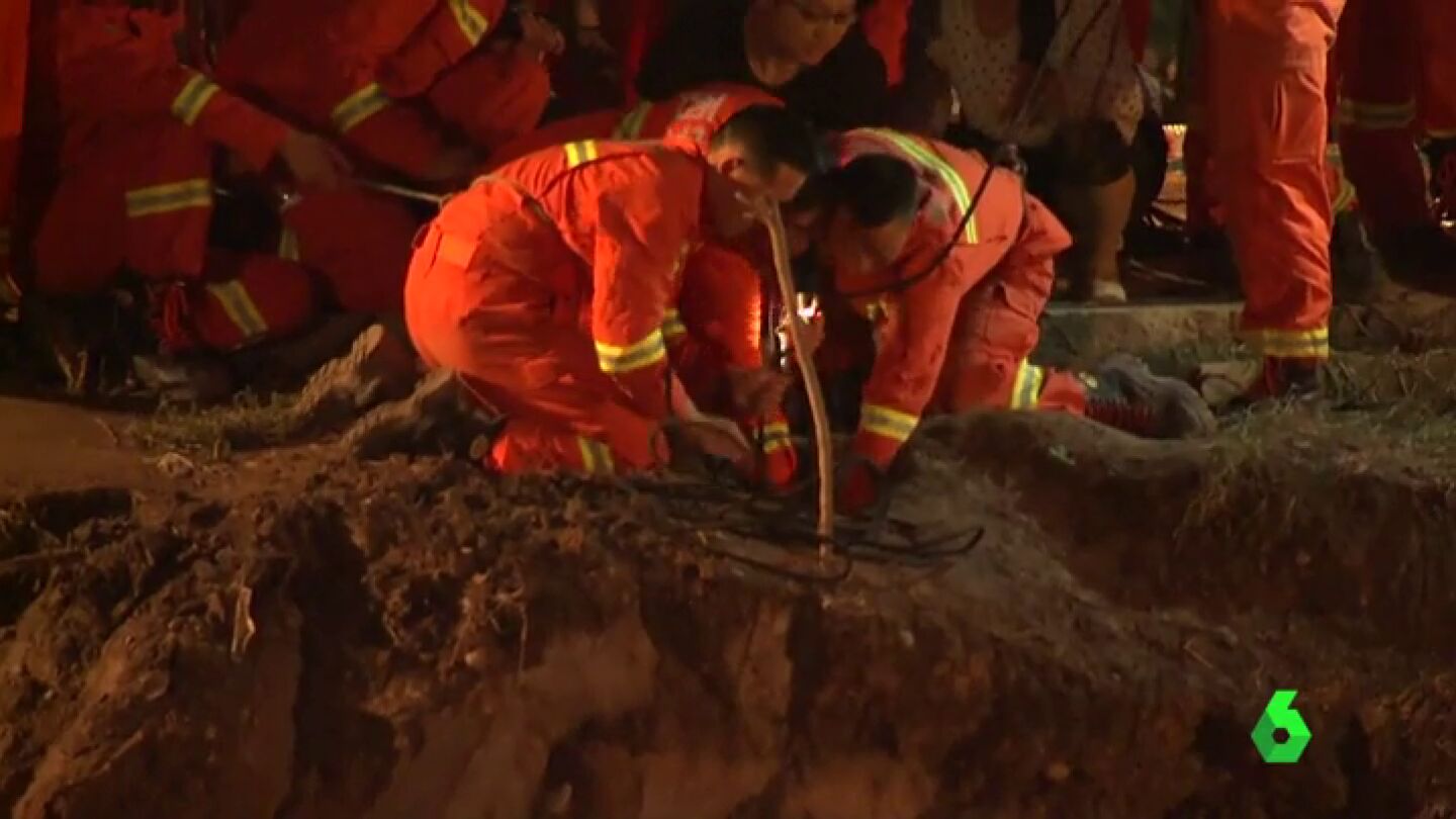 Rescatan a un ni&ntilde;o de un pozo en China tras diez horas atrapado
