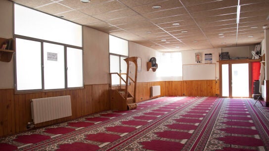 Vista del interior de la mezquita Isl&aacute;mica Annour de Ripoll, en la cual el im&aacute;n Abdelbaki Es Satty guiaba las oraciones