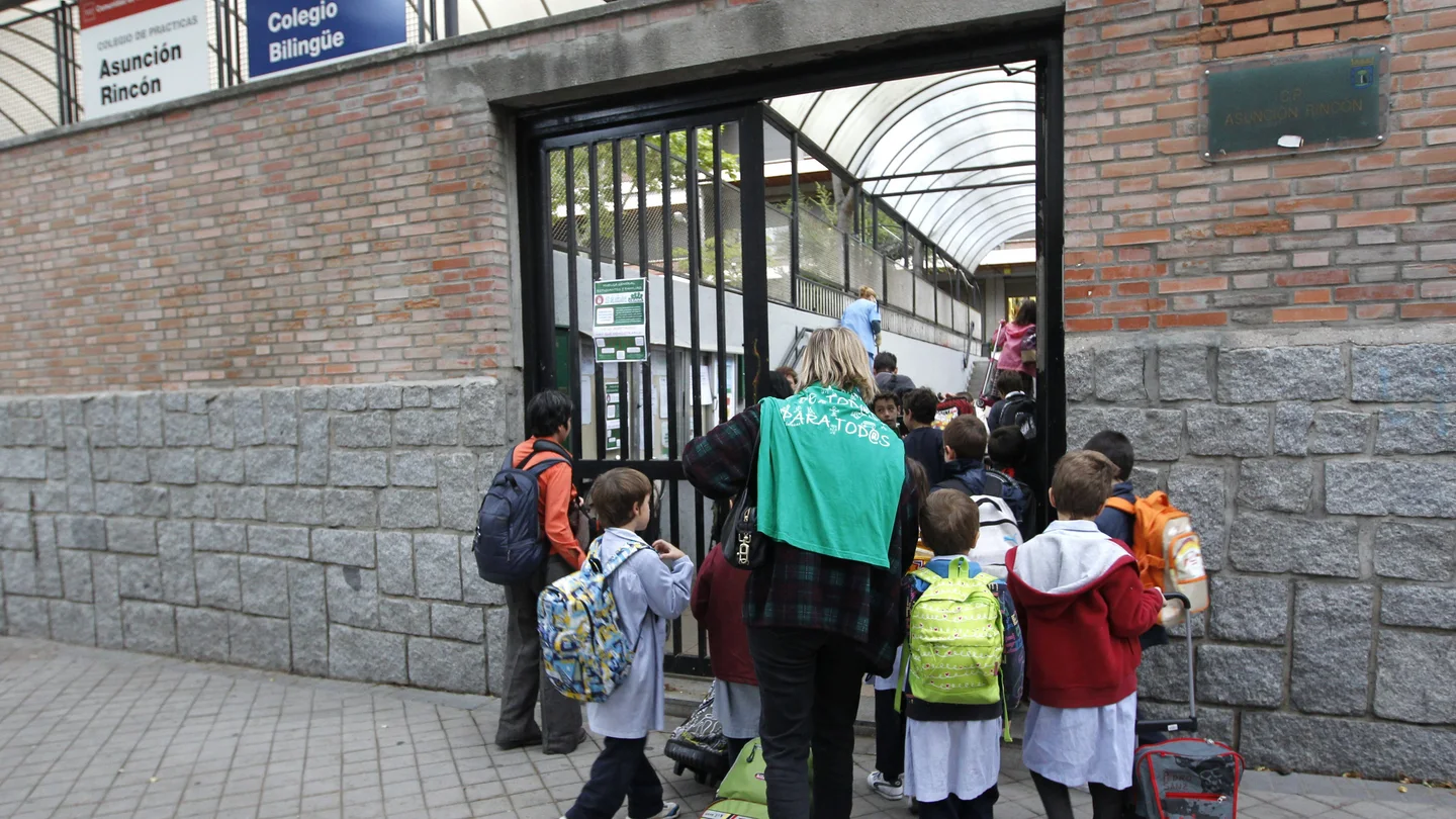 Un colegio abre sus puertas Un colegio abre sus puertas