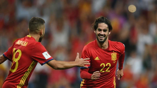 Isco celebra uno de sus goles con la selección española Isco celebra uno de sus goles con la selección española